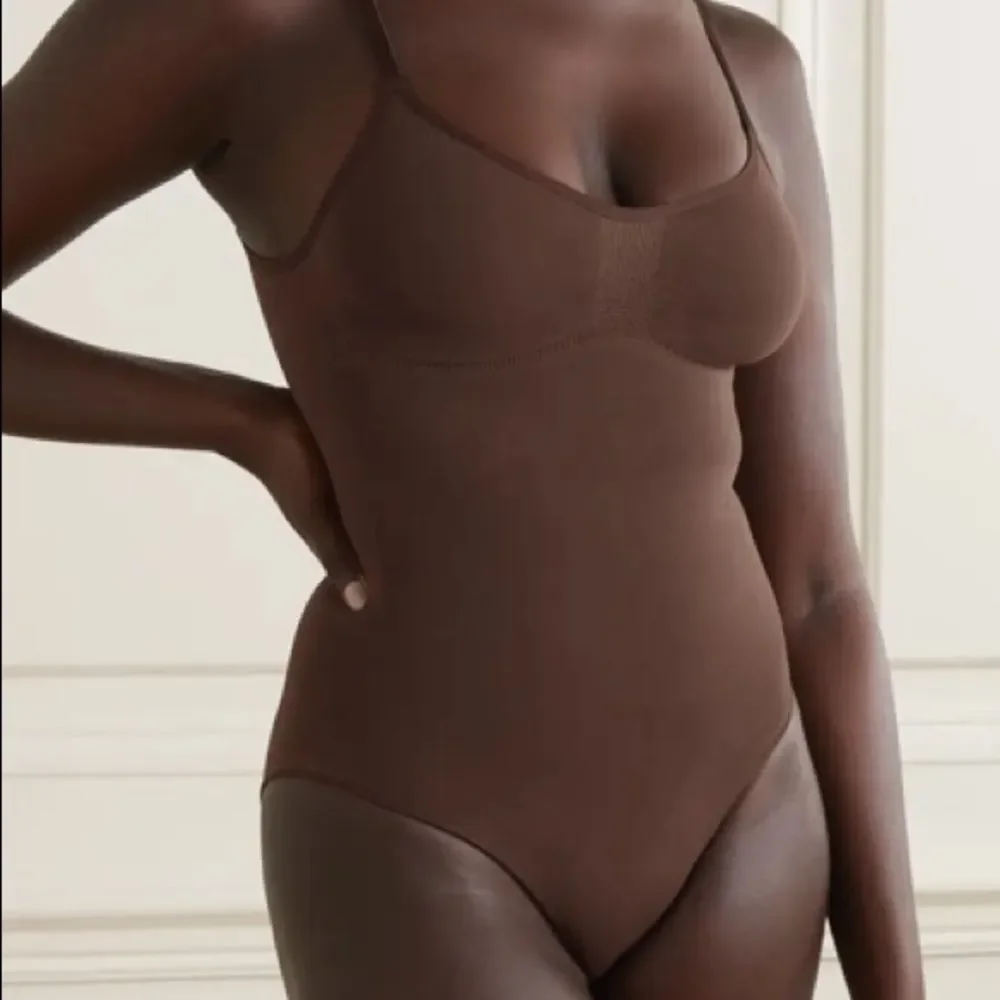 NWT Skims Sculpting Bodysuit with Snap in Cocoa - Picture 5 of 12